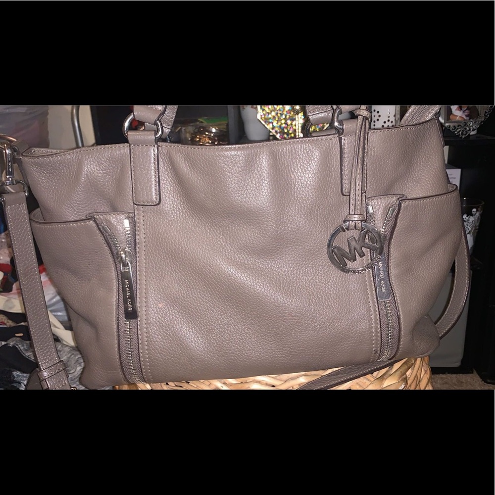 Micheal Kors purse